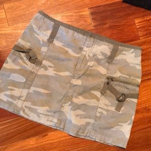 Awesome DKNY camouflage mini skirt, size 6.
